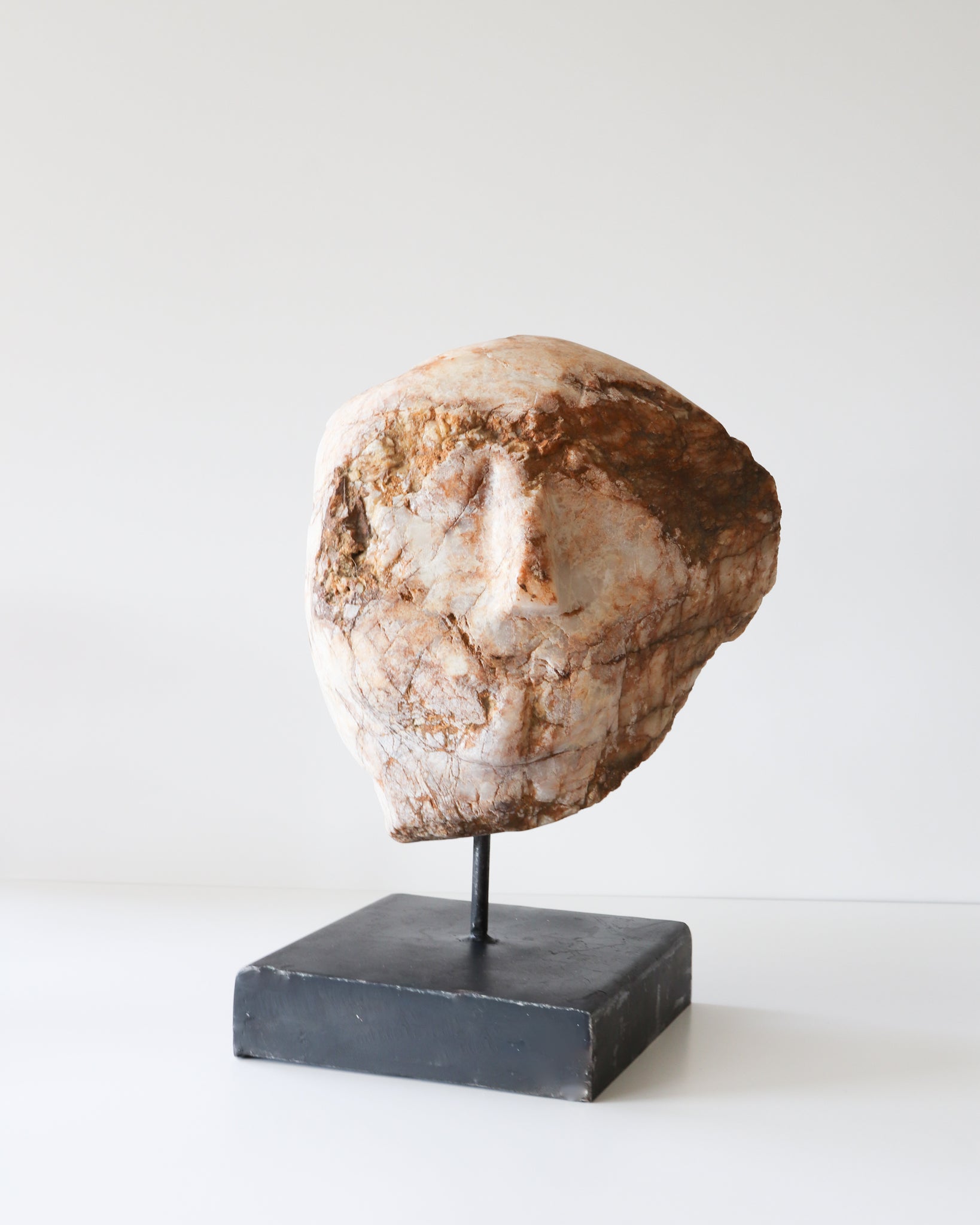 Escultura Cabeza en Piedra