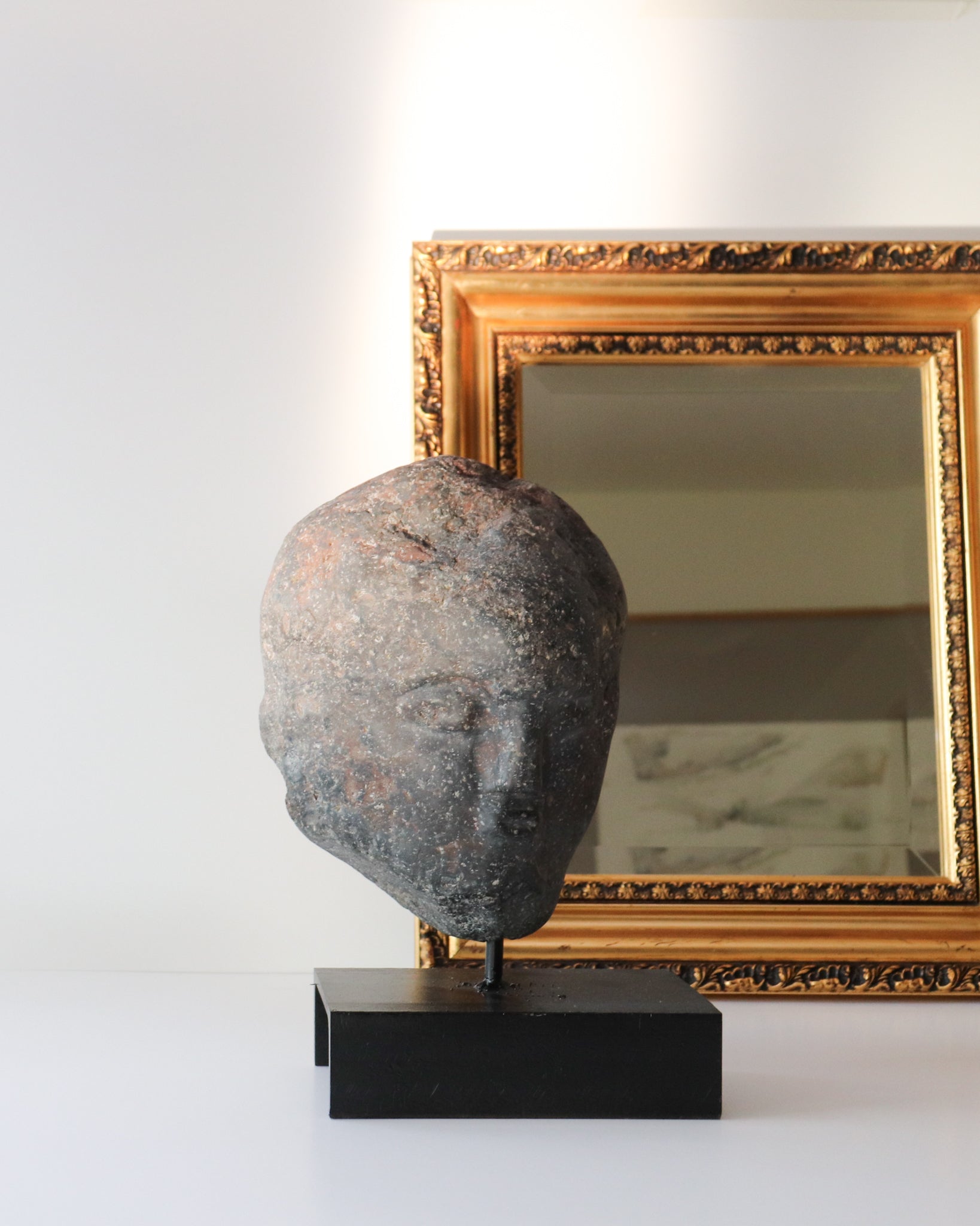 Escultura Cabeza en Piedra