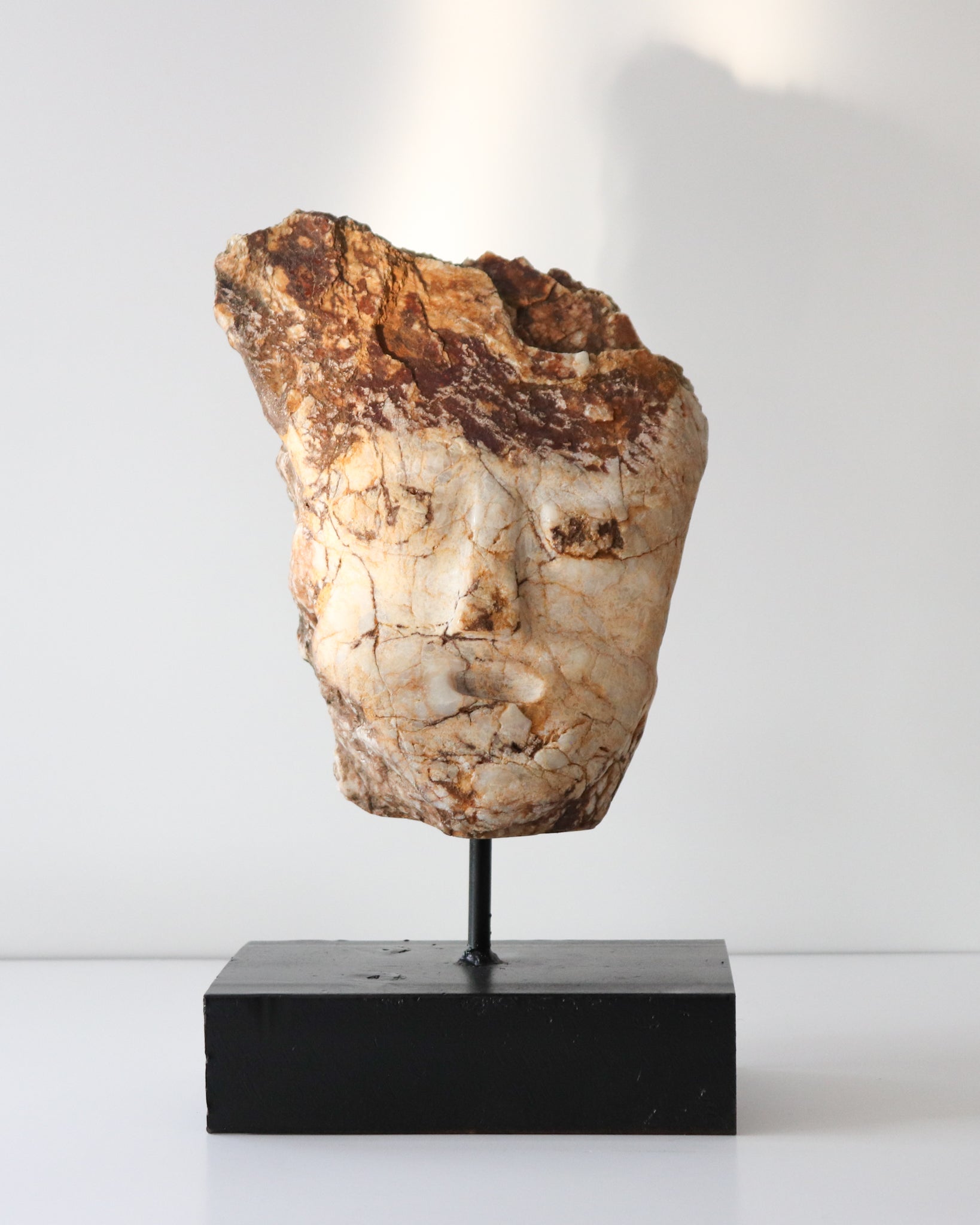 Escultura Cabeza en Piedra