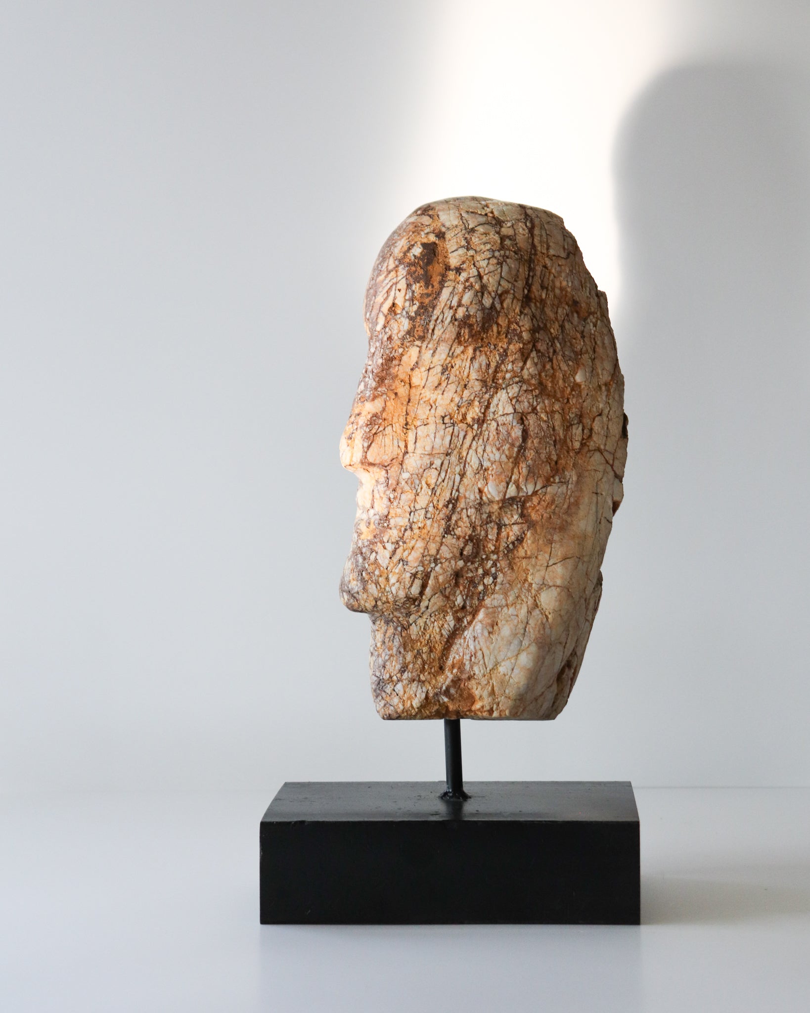 Escultura Cabeza en Piedra