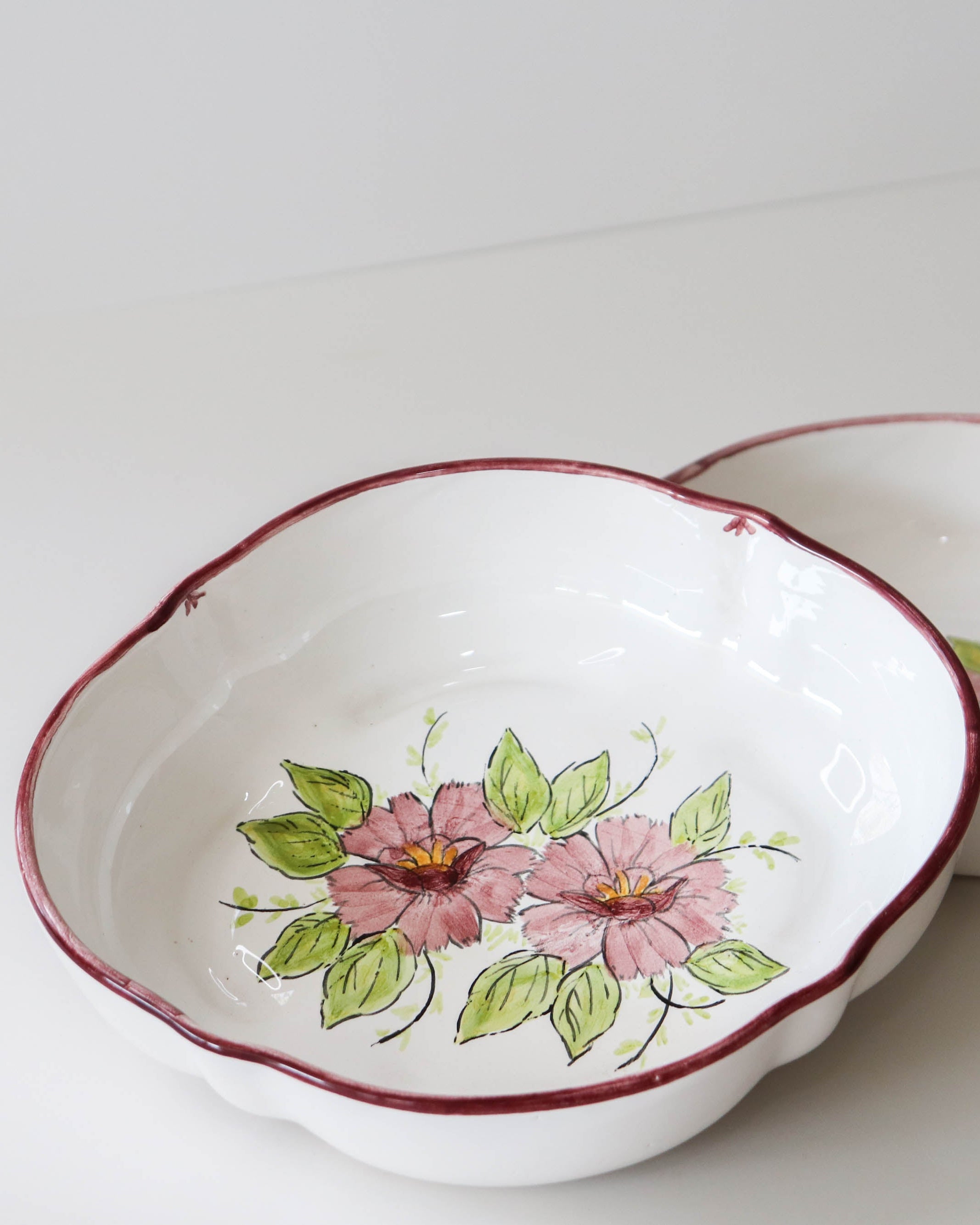 Fuente cerámica floral