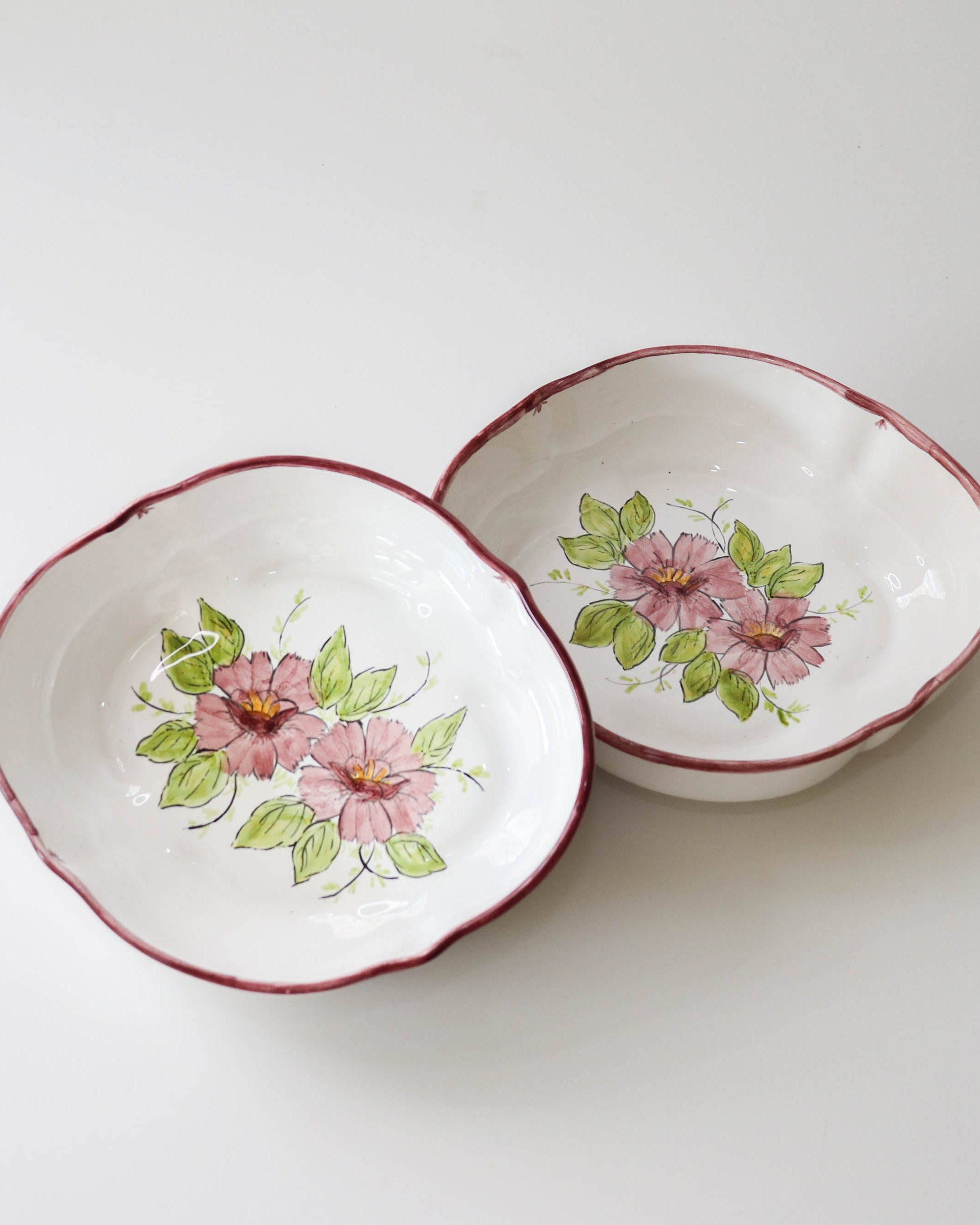 Fuente cerámica floral